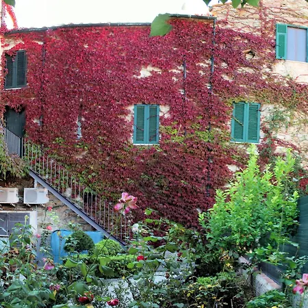 Il Chiostro & *