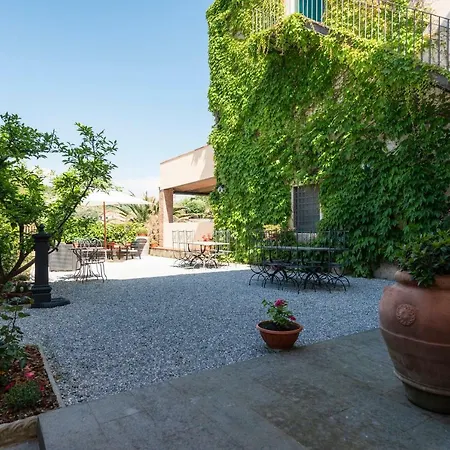 Il Chiostro & *